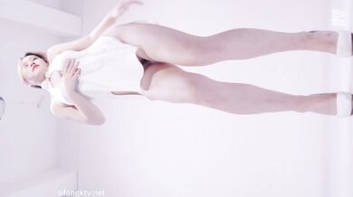 推荐热门SPOP舞蹈工作室加密破解版，极品身材白皙女神【丽莎】露逼露奶情趣装顶胯摇摆挑逗 (1)